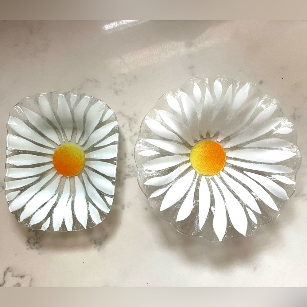 Daisy Glass Plates with Yellow Centers